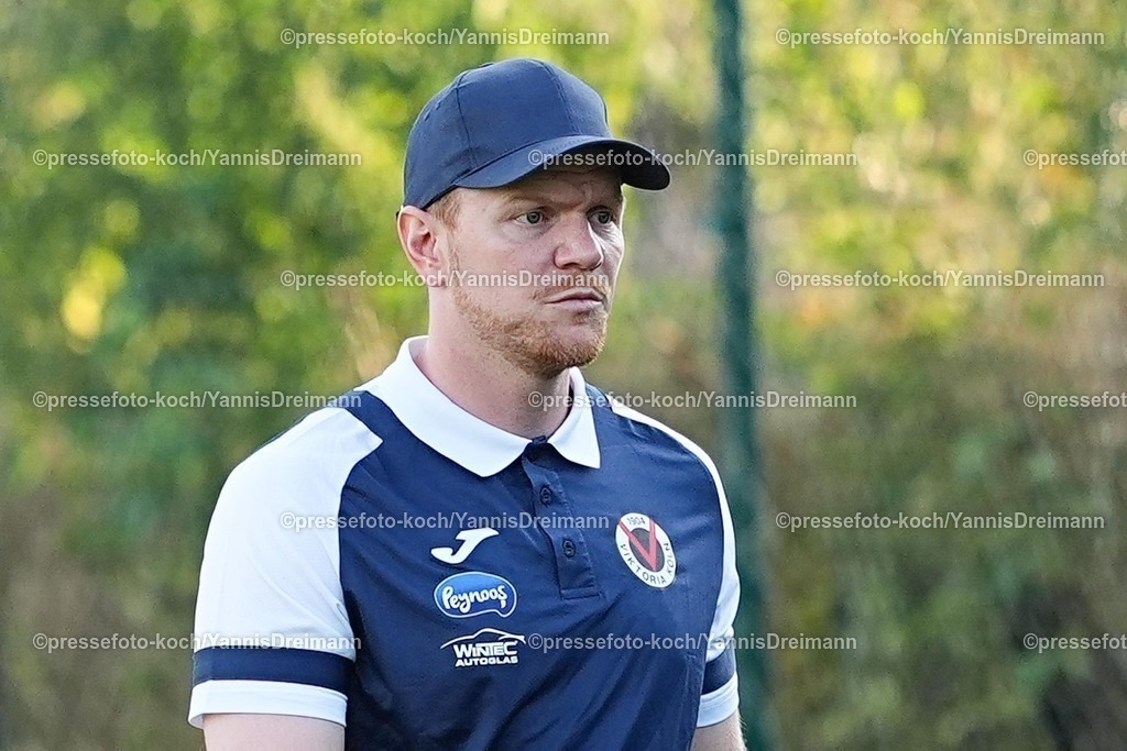 xYDR04072501057 | 04.07.2025, xydrx, Fußball, FC Viktoria Köln - SC Wiedenbrück, Testspiel, Trainingsplatz Pohlstadtsweg: Marian Wilhelm (Cheftrainer Viktoria Köln)
