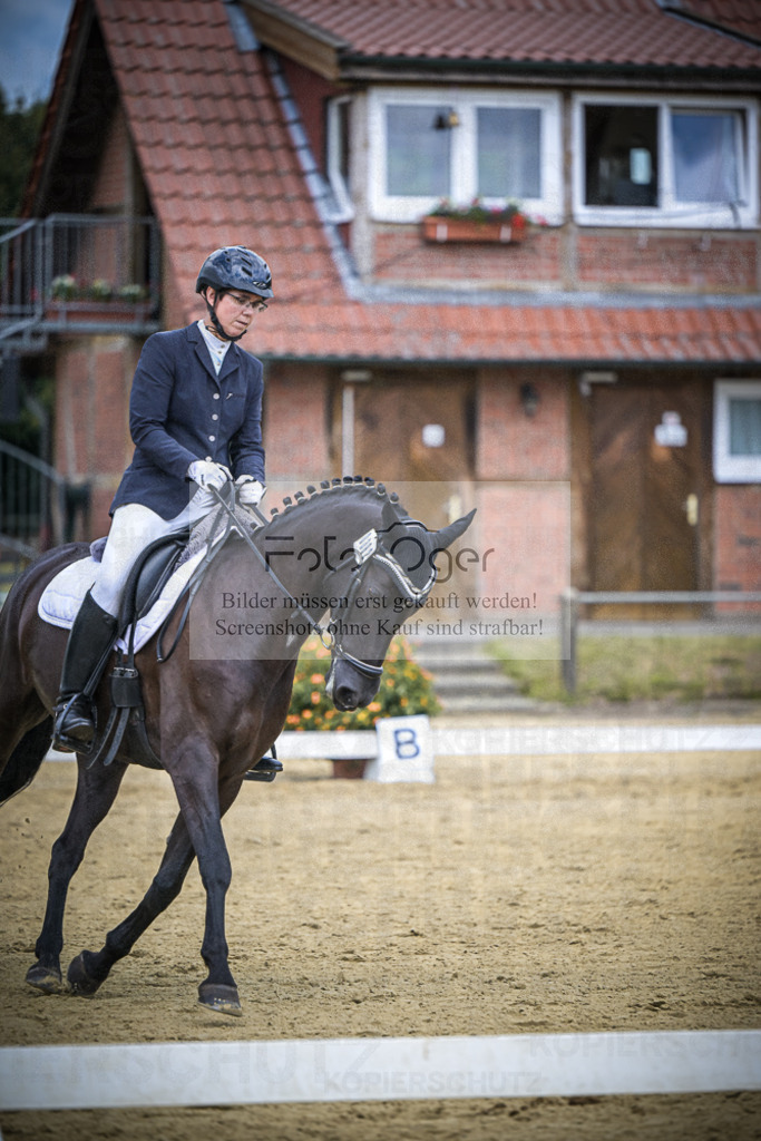 DOS_1869 | Entdecke hochwertige Reitturnierfotos von Foto Oger. Professionell, emotional und authentisch – jetzt Lieblingsmomente im Shop bestellen.Deutschlandweite Turnierfotografie. - Realisiert mit Pictrs.com