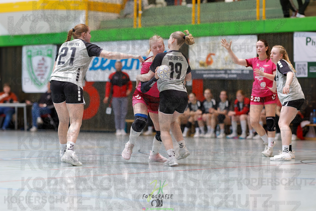Hessenmeisterschaft wJC - Spiel um Platz 3; TuS Kriftel - SG Schenklengsfeld | Hessenmeisterschaft wJC - Spiel um Platz 3; TuS Kriftel - SG Schenklengsfeld am 22.03.2025 in Biedenkopf (Sporthalle Lahntalschule)Photo © 2025 - Jörg Heinrich - Realisiert mit Pictrs.com