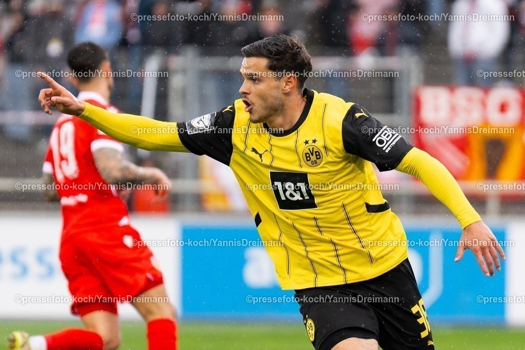 xydr13042501016 | 13.04.2025, xydrx, Fußball, Borussia Dortmund II - FC Energie Cottbus, 3.Liga, Stadion Rote Erde, Saison 2024 2025: Kjell Waetjen (Borussia Dortmund II #38) freut sich, bejubelt sein Tor zum 1:0 für Dortmund DFB regulations prohibit any use of photographs as image sequences and or quasi-video.