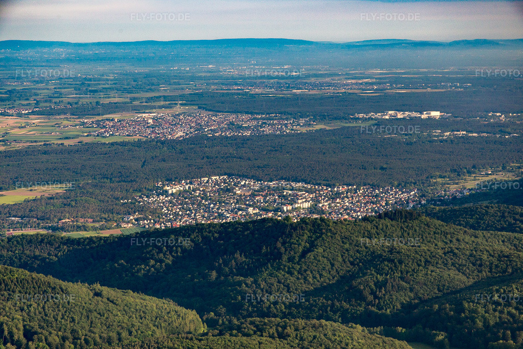 Luftbild: Ortsansicht von Südosten im Ortsteil Seeheim in Seeheim-Jugenheim im Bundesland Hessen in Deutschland. Foto: IMG_088698.jpg vom 20.05.2016 durch Werner Riehm/FLY-FOTO.de