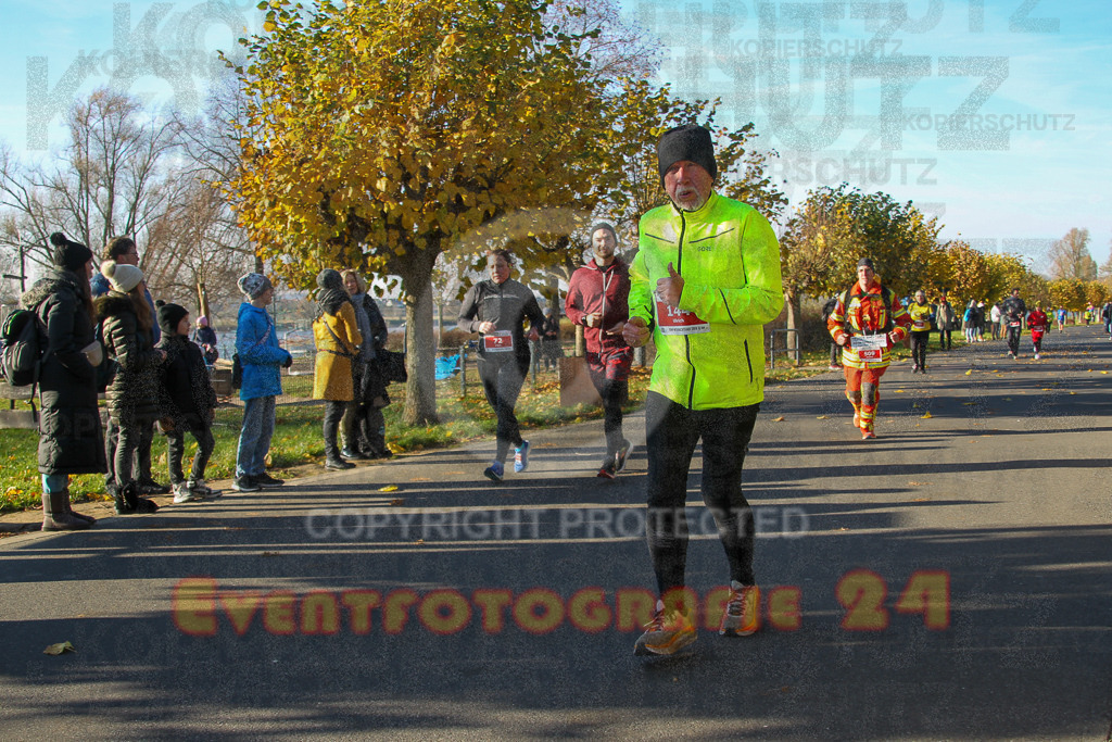 241201_1147_EV4_1811 | Sportfotografie im Rhein-Sieg Kreis, Köln, Bonn, NRW, Rheinland Pfalz, Hessen, etc. Unser Tätigkeitsfeld umfasst den Laufsport vom Volkslauf über den Marathon, Duathlon, Triathon bis zum Ultralauf wie Kölnpfad Ultra oder Schindertrail.
