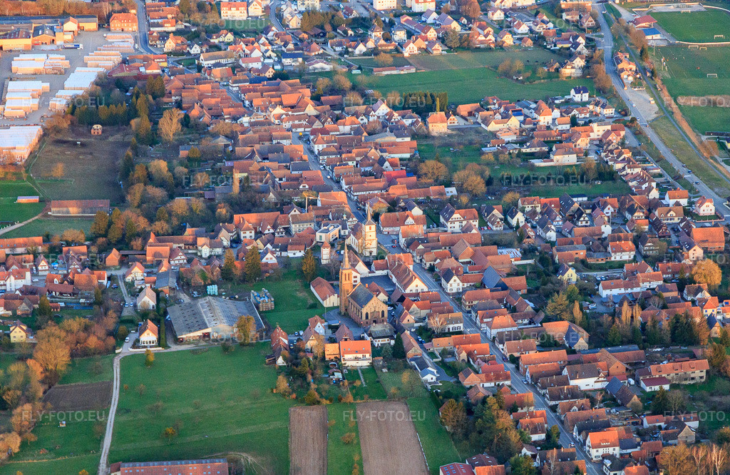 Vue aérienne: Rue des Potiers à Betschdorf dans le département Bas Rhin, France.Photo: IMG_105005.jpg prise le 21/03/2018 par Werner Riehm/FLY-FOTO.euRésolution de l'original: 4998 x 3253 px