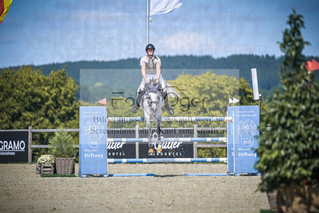 DOS_3616 | Entdecke hochwertige Reitturnierfotos von Foto Oger. Professionell, emotional und authentisch – jetzt Lieblingsmomente im Shop bestellen.Deutschlandweite Turnierfotografie. - Realisiert mit Pictrs.com