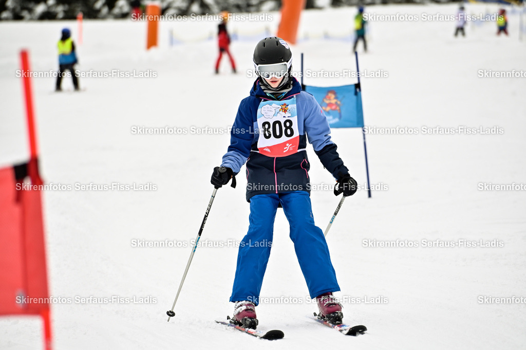 SRF_20.02.2026_0990 | Skirennfotos,Serfaus,Fiss,Ladis,Kinderskirennen,Winter,Tirol,Oberland,skirace,SFL,feelfree,weil wir's genießen,ski,Ski,skifahren,Sonnenplateau, - Realisiert mit Pictrs.com