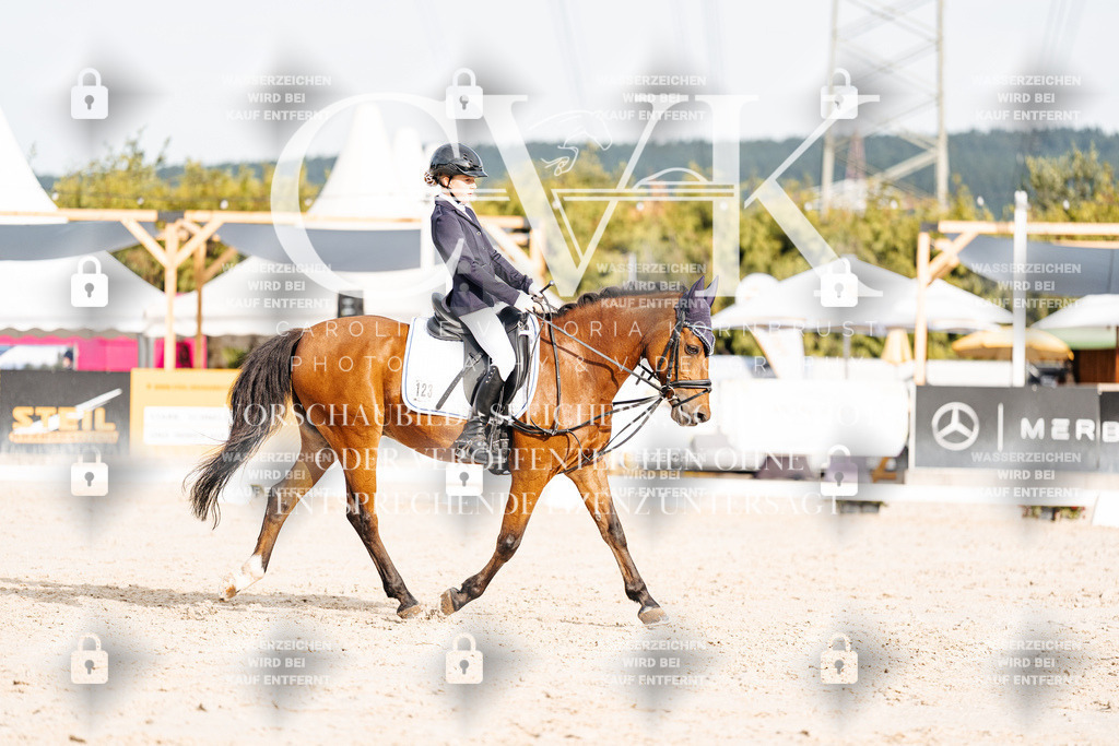CK904370 | Turnierfotografie Pferdefotografie Trier Rheinland-Pfalz Pferdesport Reitsport Tierfotografie Sportfotografie Pferdevideo Pferdevideografie Equestrianvideography equestrianphotography  - Realisiert mit Pictrs.com