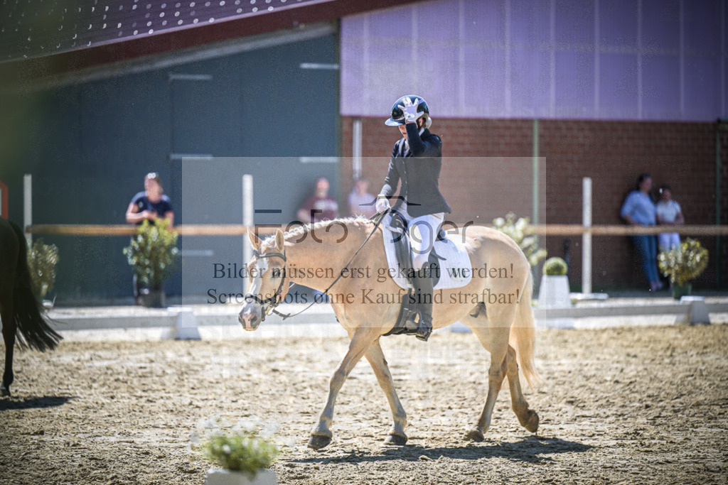 DOS_9886 | Entdecke hochwertige Reitturnierfotos von Foto Oger. Professionell, emotional und authentisch – jetzt Lieblingsmomente im Shop bestellen.Deutschlandweite Turnierfotografie. - Realisiert mit Pictrs.com