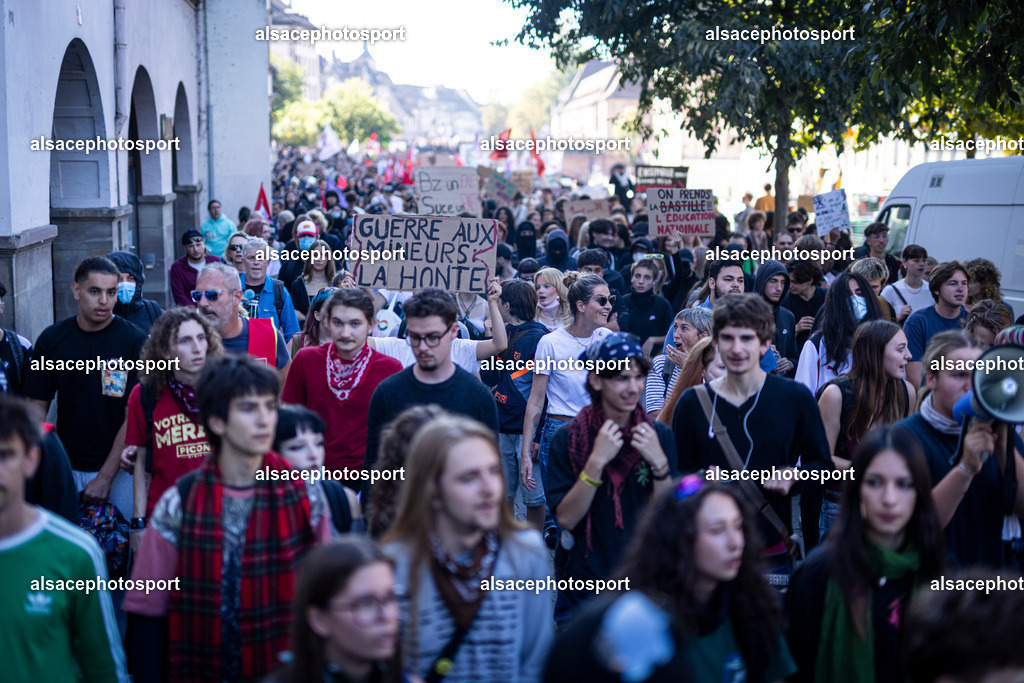 9L6A3062 | manifestation de lycéens à Strasbourg, le 6 octobre 2026, dans le cadre d’un mouvement national de protestation contre les conditions d’apprentissage. - Realisiert mit Pictrs.com