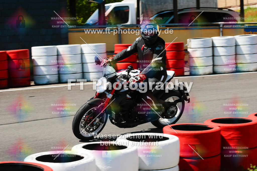 Moto-TeamOBK-22495 | Hier findet Ihr Bilder von Touristenfahrten auf der Nürburgring Nordschleife oder von anderen Veranstaltungen die ich besucht habe. Viel Spass beim Durch Schauen 