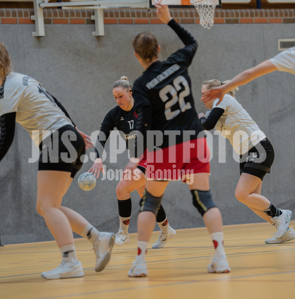 Handball I Frauen I Saison 2025-2026 I Landesliga HR West I 10. Spieltag I TuS Frisia Goldenstedt - SV Falke Steinfeld I 018 | Marieke Siemer (17,TuS Frisia Goldenstedt) undStephanie Jahn (22,TuS Frisia Goldenstedt) - Realisiert mit Pictrs.com