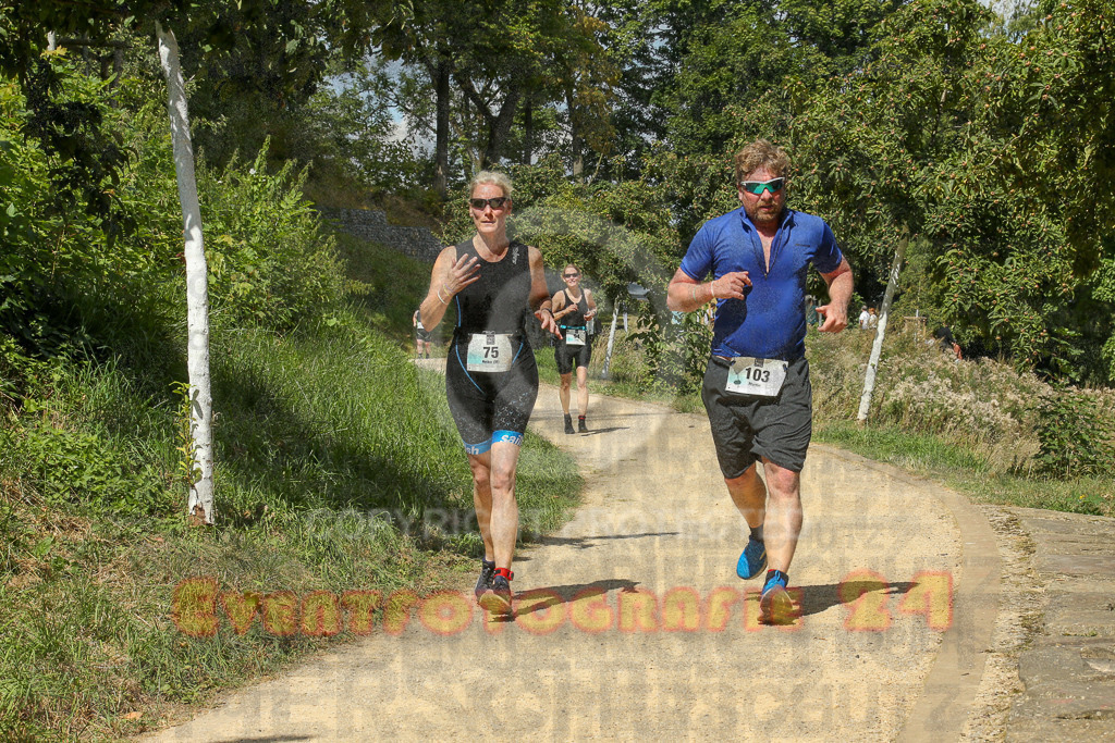 250824_1243_EX1_0324 | Sportfotografie im Rhein-Sieg Kreis, Köln, Bonn, NRW, Rheinland Pfalz, Hessen, etc. Unser Tätigkeitsfeld umfasst den Laufsport vom Volkslauf über den Marathon, Duathlon, Triathon bis zum Ultralauf wie Kölnpfad Ultra oder Schindertrail.