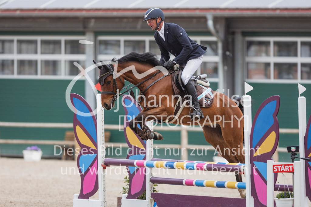 250506_Mühlen_SprPf-A2-226 | Deine schönsten Turniermomente als professionelle Fotos! Entdecke hochwertige Pferdesport-Fotografie im Online-Shop. Jetzt Fotos finden & bestellen!