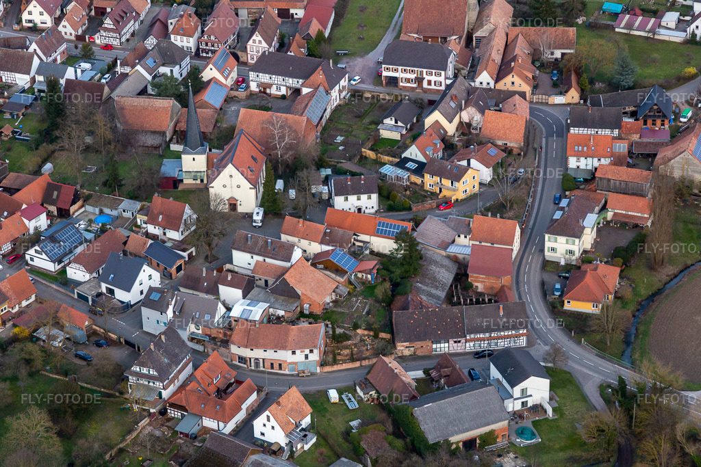 Luftbild: Protestantische Kirche in Barbelroth im Bundesland Rheinland-Pfalz in Deutschland. Foto: IMG_126185.jpg vom 20.03.2021 durch Werner Riehm/FLY-FOTO.de