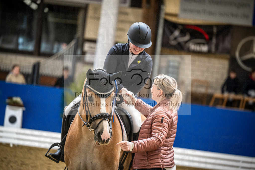 DOS_0035 | Entdecke hochwertige Reitturnierfotos von Foto Oger. Professionell, emotional und authentisch – jetzt Lieblingsmomente im Shop bestellen.Deutschlandweite Turnierfotografie. - Realisiert mit Pictrs.com