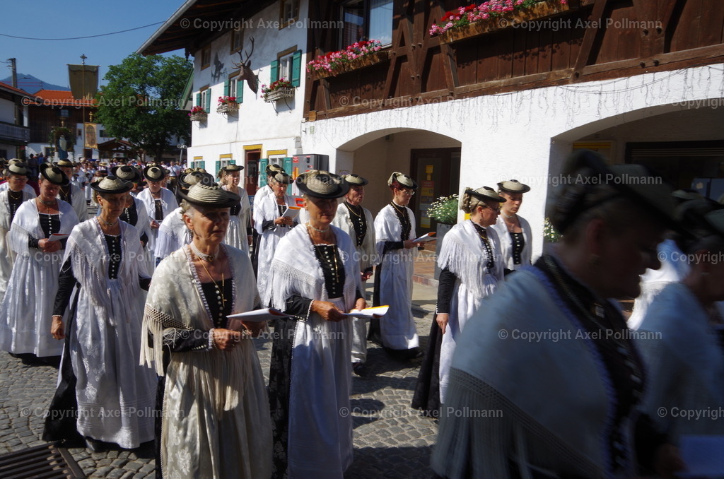 IMGP3512 | fotografiert von Axel PollmannLeonhardi Wallfahrt Benediktbeuern und Murnau, Fronleichnam, Fasching, Landschaft im Loisachtal und Benediktbeuern  - Realisiert mit Pictrs.com
