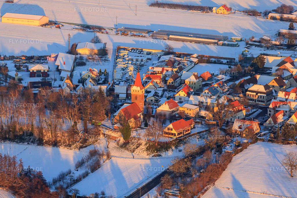 Luftbild: Protest. Kirche im Winter bei Schnee in Minfeld im Bundesland Rheinland-Pfalz in Deutschland. Foto: IMG_54768.jpg vom 08.12.2012 durch Werner Riehm/FLY-FOTO.de
