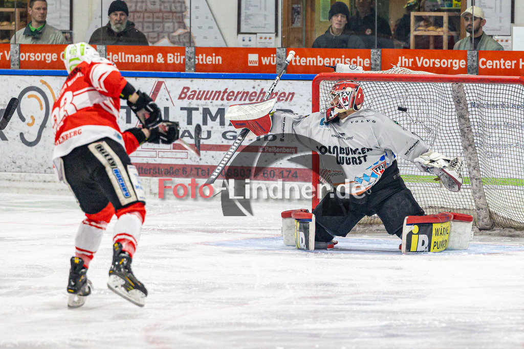 Halbfinale Spiel 1 TSV Peißenberg Miners vs TEV Miesbach | Eishockey Bayernliga Playoffs 2023/2024, Halbfinale Spiel 1 TSV Peißenberg Miners vs TEV Miesbach, 20240308,
Tor Dejan VOGL (Miners 23),
2024-03-08 in Peißenberg (Eisstadion)
23 Dejan VOGL (Miners 23), 31 Philip LEHR (TEV Goalie 31)
Copyright: WolfgangxLindner foto-lindner.de