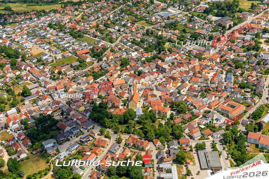 Das Luftbild zeigt :  Hemau - Die Luftaufnahme wurde 2023 vom UL-Flugzeug aus erstellt ( keine Drohne ) - Hochauflösende Luftaufnahme - Für grossformatige Ausdrucke geeignet. Die Geschenkidee !Mit Lizenz und Bildrechte bestellbar