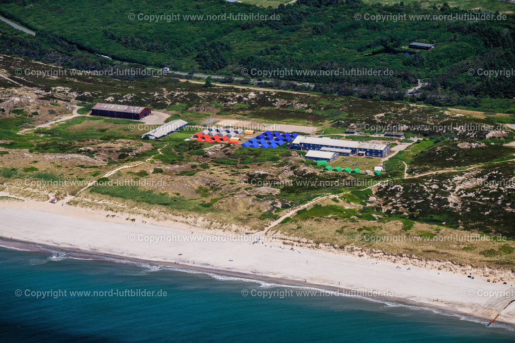 Sylt_Westerland_DJH_Jugendherberge_Westerland_Dikjen_Deel_ELS_4434130625 | SYLT 13.08.2025 Gebäude der Jugendherberge " Westerland DJH Jugendherberge Dikjen Deel " an der Straße Dikjen-Deel in Sylt an der Nordsee im Bundesland Schleswig-Holstein, Deutschland. // Building the hostel " Westerland DJH Jugendherberge Dikjen Deel " on street Dikjen-Deel in Sylt at the North Sea in the state Schleswig-Holstein, Germany. Foto: Martin Elsen