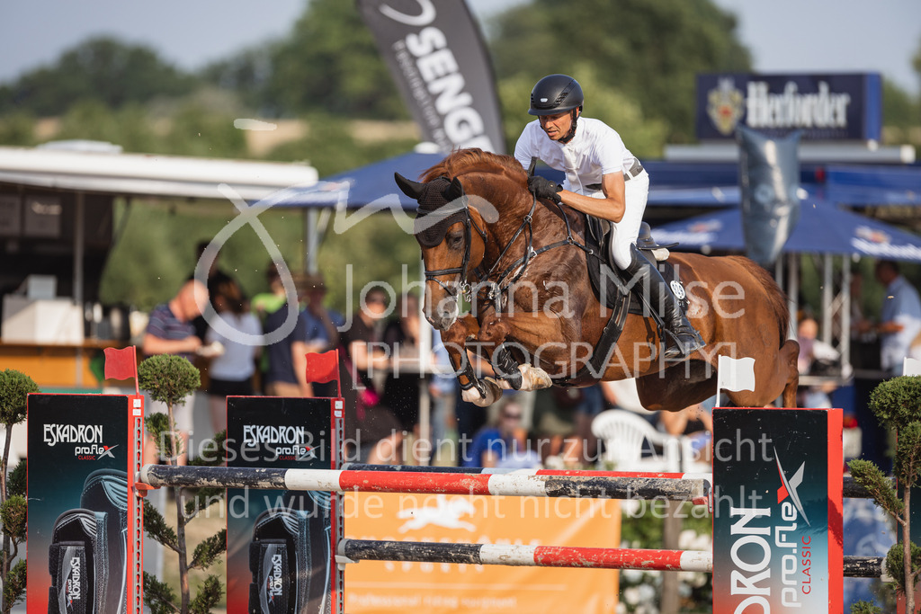 230624_PfSpTa_GroßerPreis-251 | Deine schönsten Turniermomente als professionelle Fotos! Entdecke hochwertige Pferdesport-Fotografie im Online-Shop. Jetzt Fotos finden & bestellen!