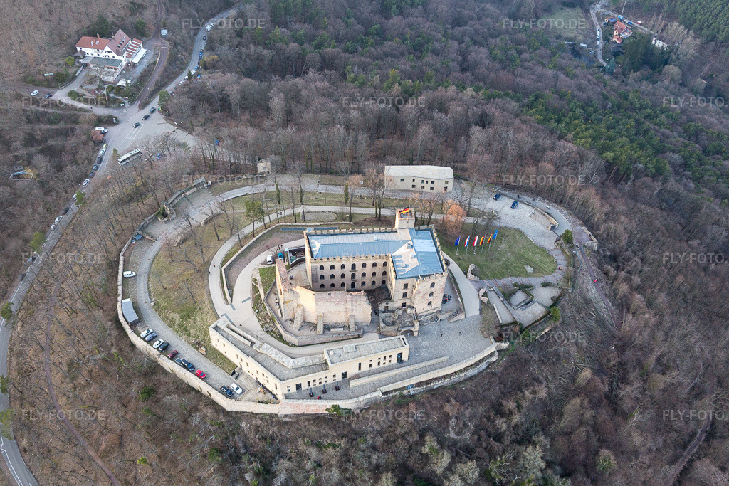 Luftbild: Oberhambach, Hambacher Schloss im Ortsteil Diedesfeld in Neustadt im Bundesland Rheinland-Pfalz in Deutschland.Foto: IMG_105184.jpg vom 24.03.2018 durch Werner Riehm/FLY-FOTO.deAuflösung des Originals: 5472 x 3648 px