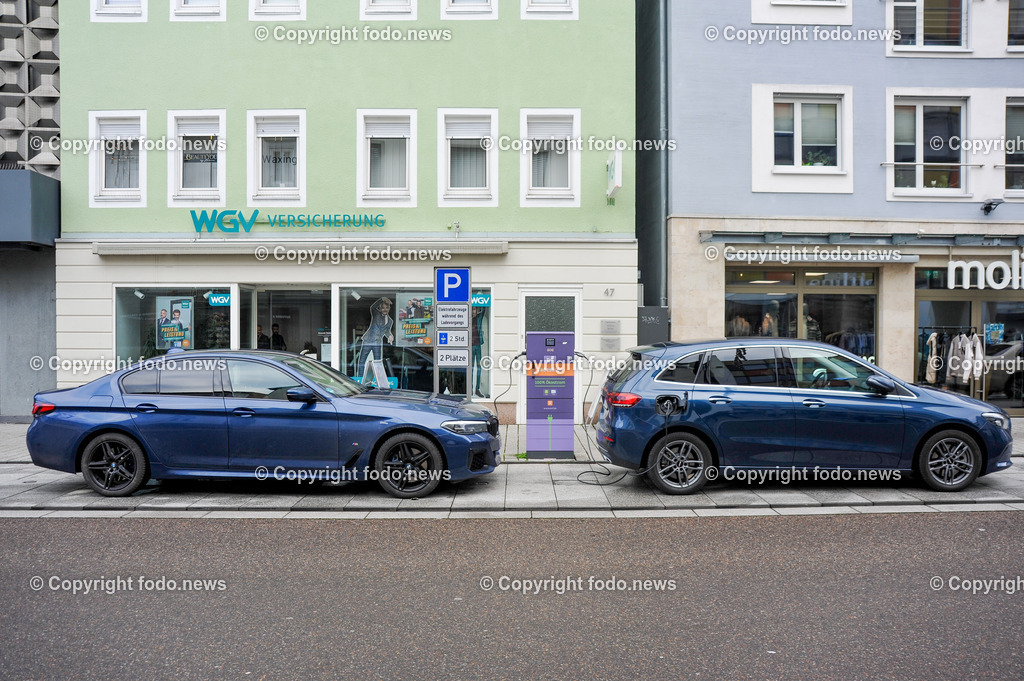 Deutschland_ Baden-Wuerttemberg_ Goeppingen_ 17.01.2025-26 | 17.01.2025, Deutschland, GER, Baden-Wuerttemberg, Goeppingen, im Bild Themenbild, Stadtansichten, Elektrofahrzeug, Tankstelle, Ladestation, Elektroauto, aufladen, Strom, Kabel, Wallbox, Aufladen auf oeffentlichem Grund, parken, Kurzparkzone