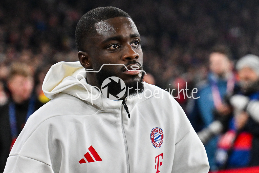 Arsenal FC - FC Bayern München | LONDON, ENGLAND - 26. NOVEMBER: im Bild Dayot UPAMECANO (FC Bayern Munich 2) / Einzelfoto / Freisteller beim Ligaspiel zwischen Arsenal London und dem FC Bayern München am 5. Spieltag der UEFA Champions League im Emirates Stadium am 26.11.2025