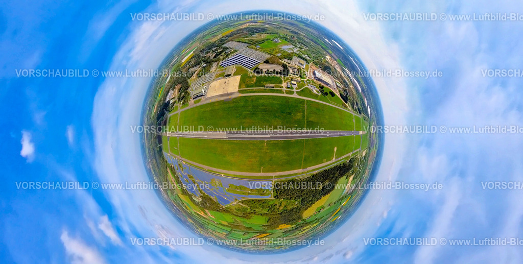 Weeze240490041FlughafenNiederrheinRyanAir | Luftbild, Flughafen Airport Weeze, Startbahn und Landebahn, Ryanair Fluggesellschaft, Solarpark und Terminal Abfertigungshalle, Parkplätze, Wiesen und Felder, Erdkugel, Fisheye Aufnahme, Fischaugen Aufnahme, 360 Grad Aufnahme, tiny world, little planet, fisheye Bild, Baal, Weeze, Niederrhein, Nordrhein-Westfalen, Deutschland