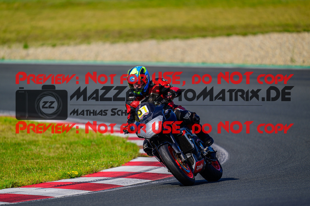 MaZZes_FotoMatrix_240724_6007705_2-330 | GELB