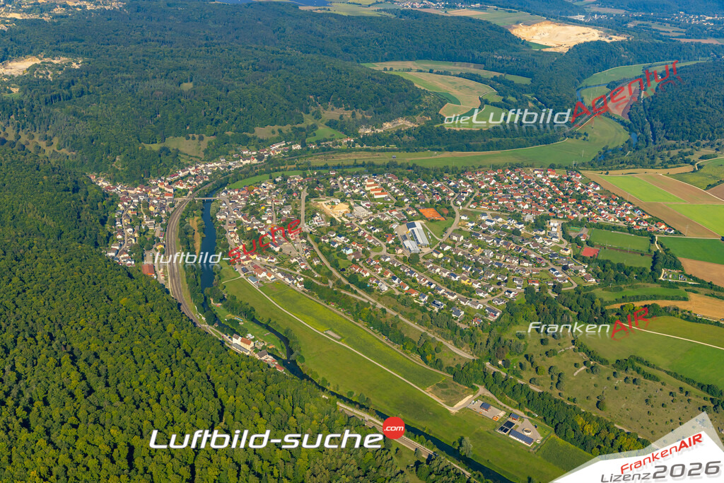 Das Luftbild zeigt :  Solnhofen - Die Luftaufnahme wurde 2024 vom UL-Flugzeug aus erstellt ( keine Drohne ) - Hochauflösende Luftaufnahme - Für grossformatige Ausdrucke geeignet. Die Geschenkidee !Mit Lizenz und Bildrechte bestellbar