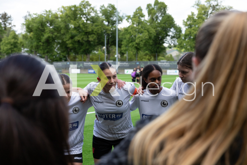 Fußball I Frauen I Saison 2025-2026 I Frauen 3. Liga | FVRZ Gruppe 2 | 18. Spieltag I Spielvereinigung Schaffhausen Damen 1 - Team Furttal Zürich I 17.05.2026 | Hochwertige Sportfotos kaufen & lizenzieren für Medien, Vereine, Agenturen & Sportler:innen. Entdecke professionelle Sportfotografie im Bildshop von Alexander Franzen. - Realisiert mit Pictrs.com