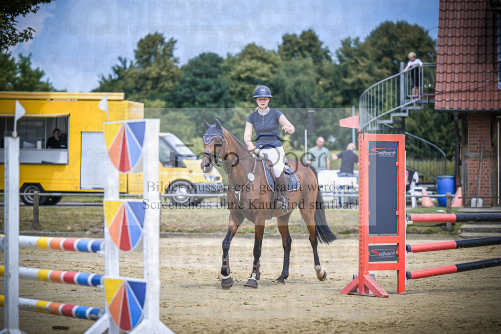DOS_6797 | Entdecke hochwertige Reitturnierfotos von Foto Oger. Professionell, emotional und authentisch – jetzt Lieblingsmomente im Shop bestellen.Deutschlandweite Turnierfotografie. - Realisiert mit Pictrs.com
