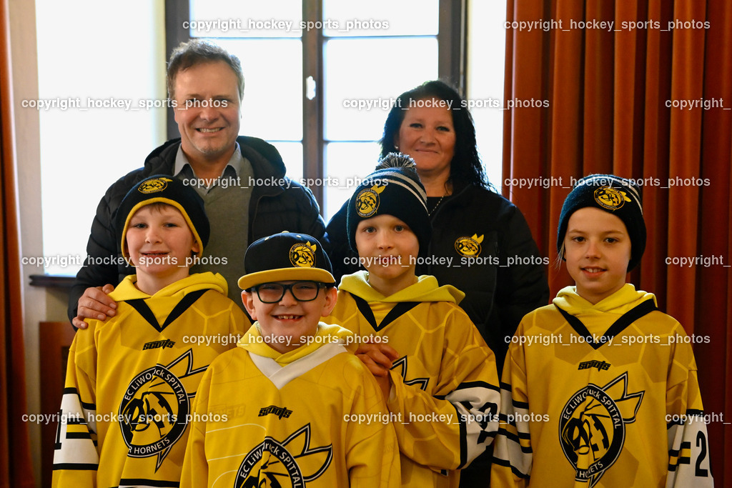 European Youth Olympic Festival EYOF 2023 Pressekonferenz | Kärntner Eishockey Präsident Michael HERZOG-LÖSCHNIG, EC Hornets Mitarbeiterin Manuela Simonis, Jugendspieler EC Hornets Spittal