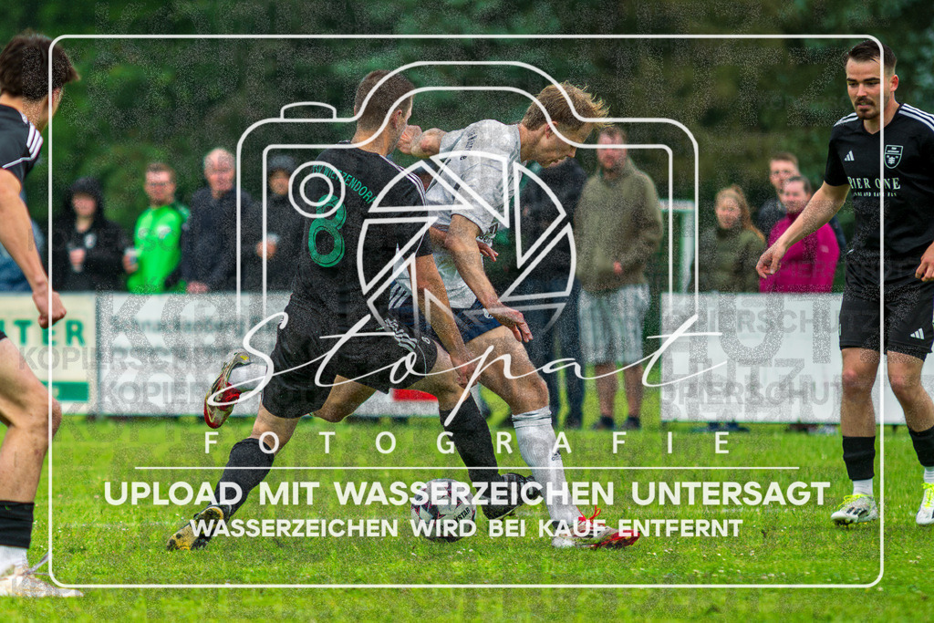 Final Kreispokal HK - Germania Walsrode vs. TSV Wietzendorf | Oskar Maxim Lenz (Germania Walsrode #21), Jonas Erfurt (TSV Wietzendorf #8); Finale Kreispokal HK - Germania Walsrode vs. TSV Wietzendorf am 07.06.2026 in Sportplatz Alter Schulweg, Schülern - Realisiert mit Pictrs.com