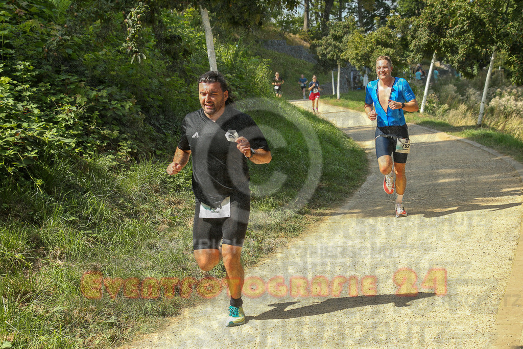 250824_1446_EX1_7517 | Sportfotografie im Rhein-Sieg Kreis, Köln, Bonn, NRW, Rheinland Pfalz, Hessen, etc. Unser Tätigkeitsfeld umfasst den Laufsport vom Volkslauf über den Marathon, Duathlon, Triathon bis zum Ultralauf wie Kölnpfad Ultra oder Schindertrail.