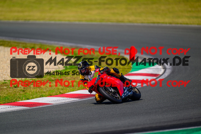 MaZZes_FotoMatrix_240725_6007705_6748 | GRUEN