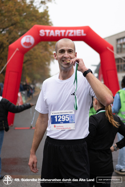 Süderelbe Halbmarathon 2025 I 09.11.2025 I Fotograf_DerSportfotograf.I 00627 | Der Sportfotograf. - Realisiert mit Pictrs.com