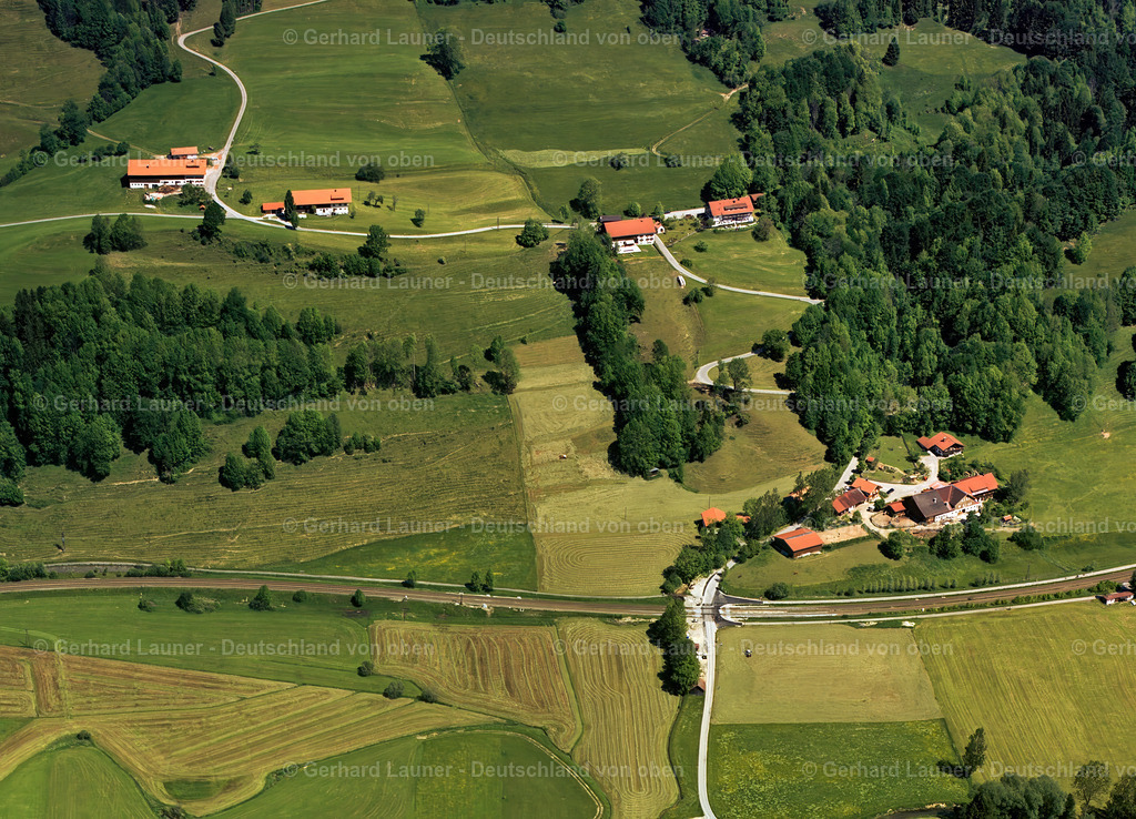2227564 A Ratholz Allgäu 21.05.2002  | Online-Shop für Luftbilder aus Deutschland. Seit über 45 Jahren baut Gerhard Launer das Luftbildarchiv mit unterschiedlichsten Themen stetig weiter aus.