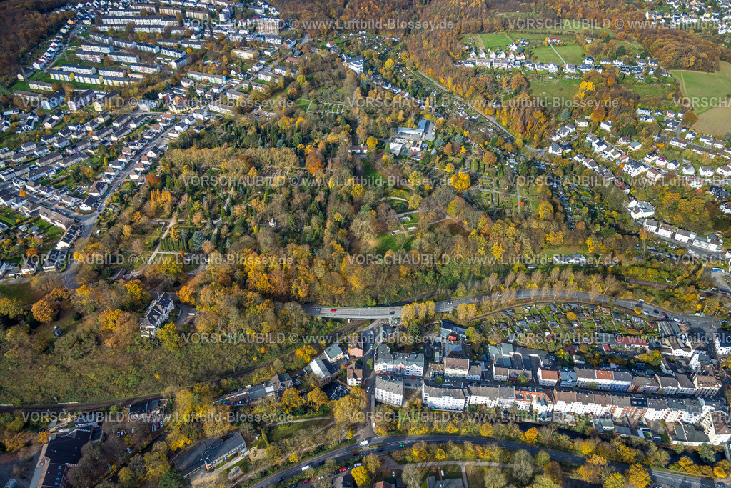 Hagen251101041 | Luftbild, Villa Büddinghardt 9-13 und evangelischer Friedhof mit herbstlichen Bäumen, Haspe-West, Hagen, Ruhrgebiet, Nordrhein-Westfalen, Deutschland