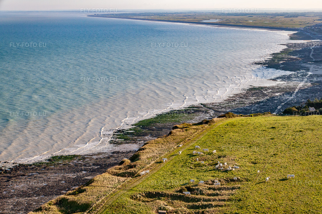 Vue aérienne: Falaises à Saint-Quentin-la-Motte-Croix-au- dans le département Somme, France. Photo: IMG_70821.jpg prise le 24/08/2014 par Werner Riehm/FLY-FOTO.eu – Résolution de l'original: 4464 x 2976 px