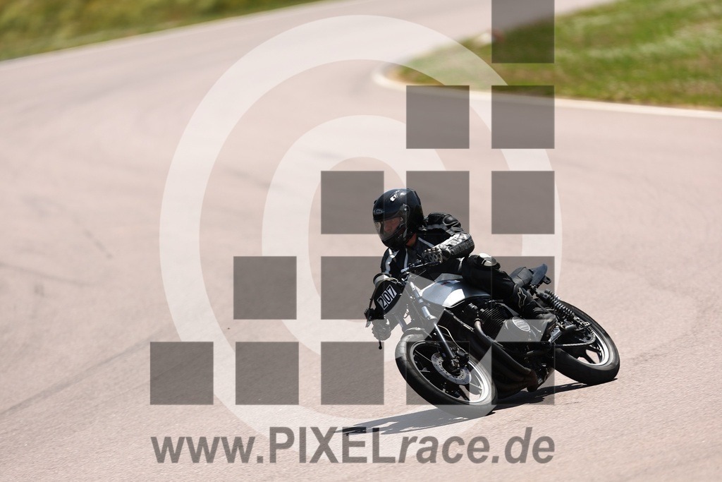 0207-20250620_01609 | Schöne Erinnerungen an spannende Momente - das festzuhalten ist unser Job. PIXELrace.de ist seit 2003 auf den Rennstrecken Europas unterwegs um die Action draußen beim Fahren und die wunderbare Stimmung imm Fahrerlager für euch einzufangen.