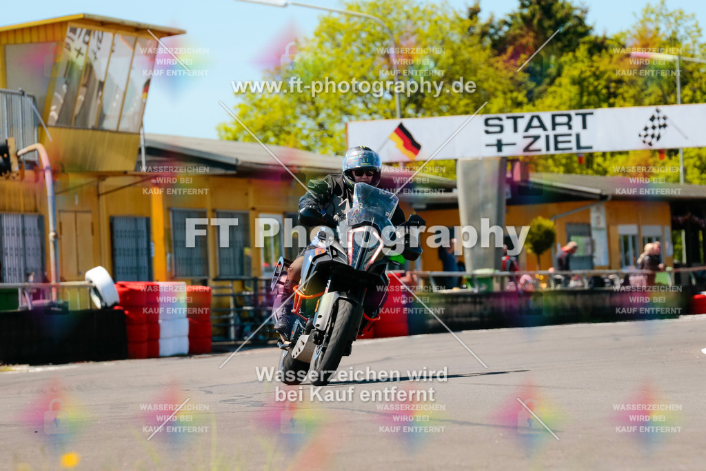 Moto-TeamOBK-21827 | Hier findet Ihr Bilder von Touristenfahrten auf der Nürburgring Nordschleife oder von anderen Veranstaltungen die ich besucht habe. Viel Spass beim Durch Schauen 