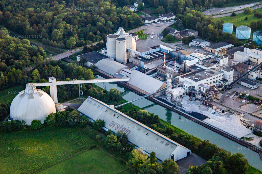 Aerial view: Sucrerie d'ERSTEIN / Cristal Union in Erstein in the state Bas-Rhin, France. – Photo: IMG_137893.jpg taken on 08/18/2023 by Werner Riehm/FLY-FOTO.com – Resolution of the original: 5080 x 3387 px – Cristal Union - Groupe coopératif sucrier européen