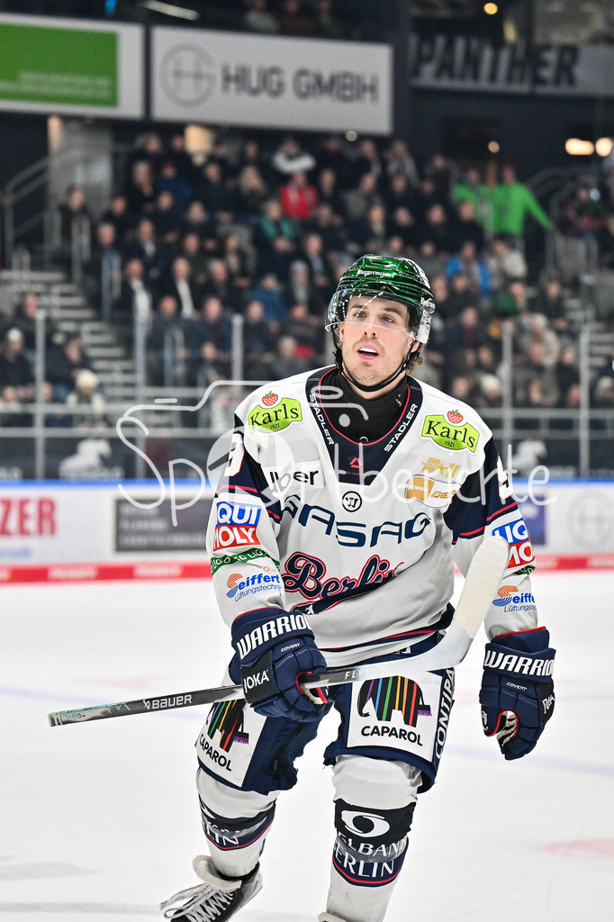Augsburger Panther - Eisbären Berlin | AUGSBURG, GERMANY - 27. JANUARY: Jubel der Gäste nach dem Treffer zum 0-1 durch Ty RONNING (Eisbären Berlin 9) / Tor / Torschuetze / Freude / Happy während dem Match zwischen den Augsburger Panthern und den Fischtown Pinguins am 43. Spieltag der Penny DEL im Curt Frenzel Stadion