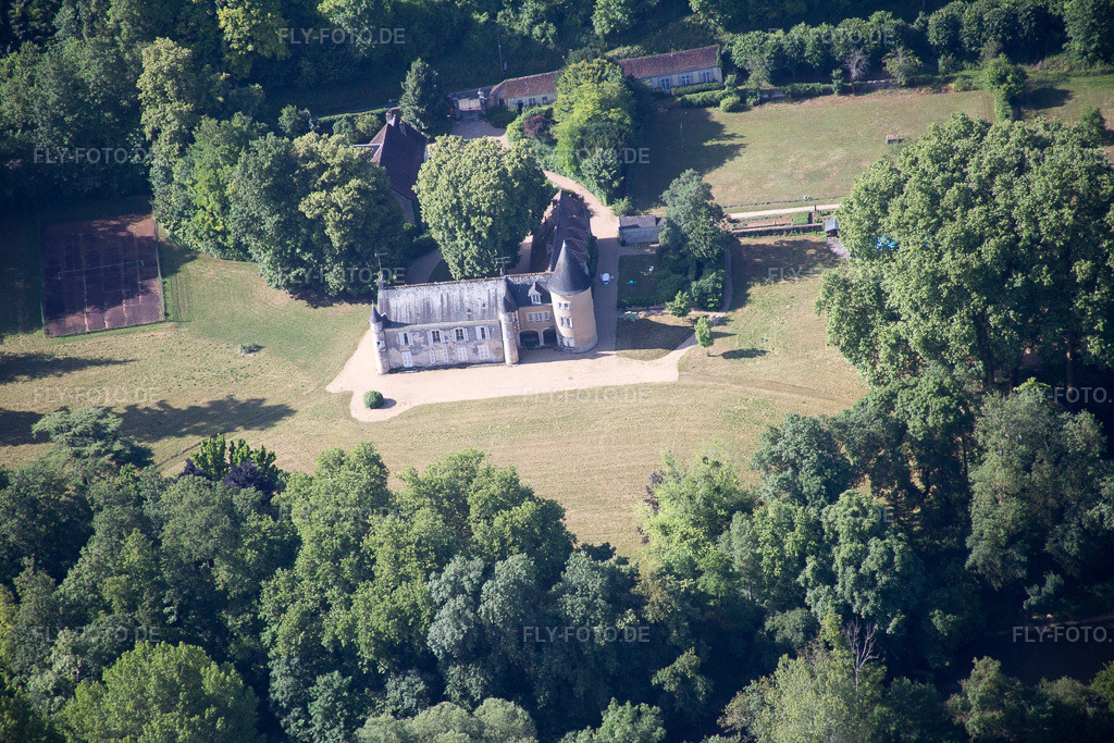 Luftbild: Ortsansicht in Lavardin im Bundesland Loir-et-Cher in Frankreich. Foto: IMG_081165.jpg vom 19.06.2015 durch Werner Riehm/FLY-FOTO.de