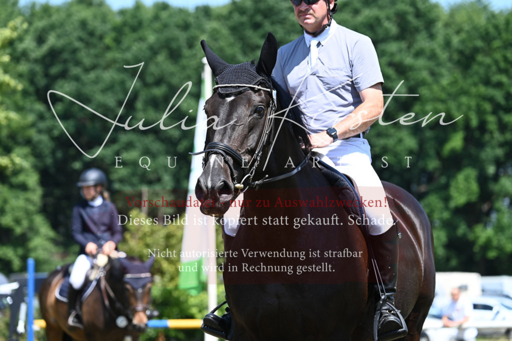 DSC_0861 | Pferde- und Turnierfotografie in Westsachsen. Pferdeportraits, Auftragszeichnungen und intuitive Kunst.