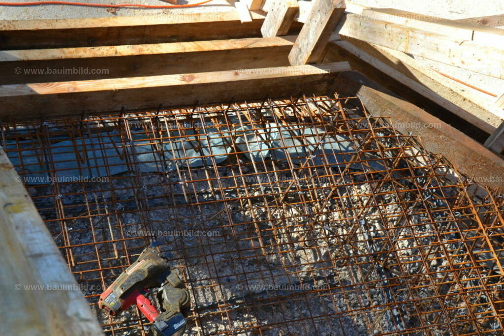 bib-lg04-betonarbeiten-0466 | Nach LV-Leistungsgruppen sortierte Detailfotos über den Bau eines Hauses. Alle Hausbau-Bilder direkt vom Urheber und Autor der Website Haus-Selber-Bauen.com