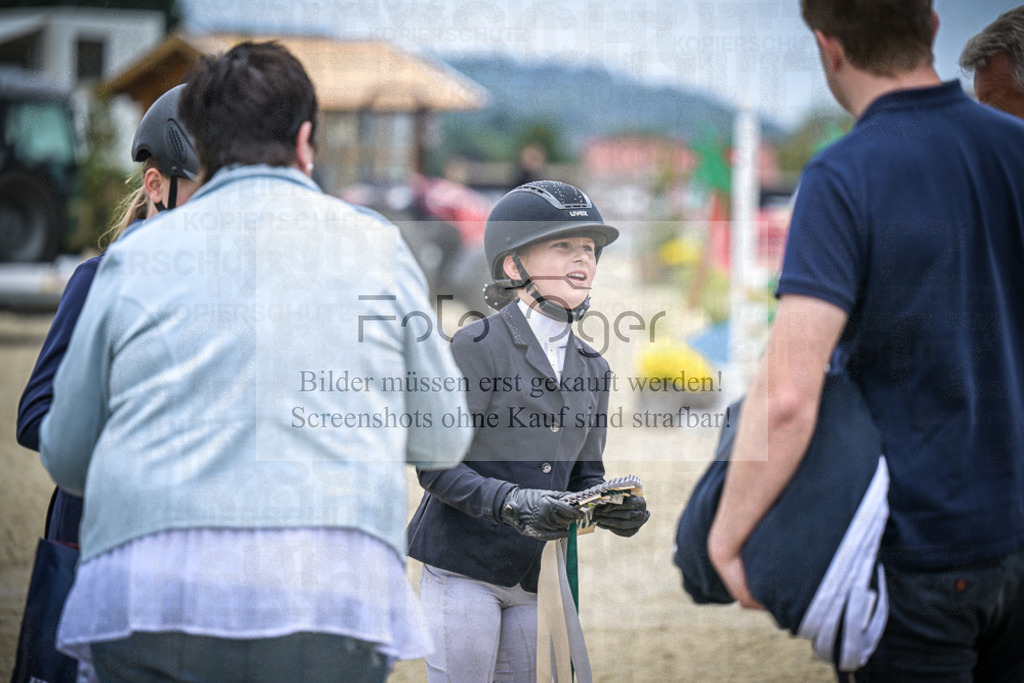 DOS_0088 | Entdecke hochwertige Reitturnierfotos von Foto Oger. Professionell, emotional und authentisch – jetzt Lieblingsmomente im Shop bestellen.Deutschlandweite Turnierfotografie. - Realisiert mit Pictrs.com