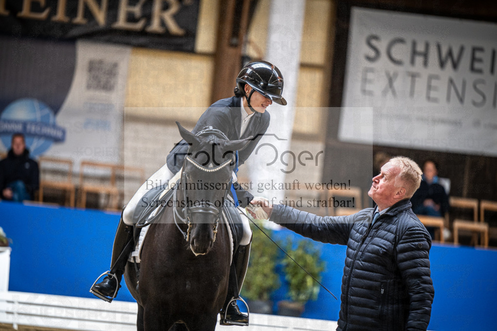 DOS_0024 | Entdecke hochwertige Reitturnierfotos von Foto Oger. Professionell, emotional und authentisch – jetzt Lieblingsmomente im Shop bestellen.Deutschlandweite Turnierfotografie. - Realisiert mit Pictrs.com