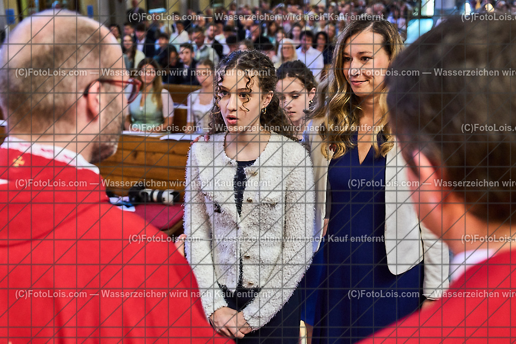 ALP0999_PfarrFirmung Wieselburg_Firmvorgang | (C)FotoLois.com, Alois Spandl, Firmung in der Pfarrkirche Wieselburg mit Generalvikar Dr. Christoph Weiss, Dechant Pfarrer Daniel Kostrzycki und Monignore Franz Dammerer, Sa 15. Juni 2024.